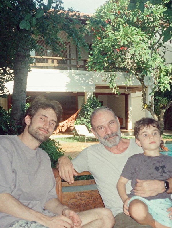 Filho de Adriana Esteves vive affair com filha de ator; veja quem é
