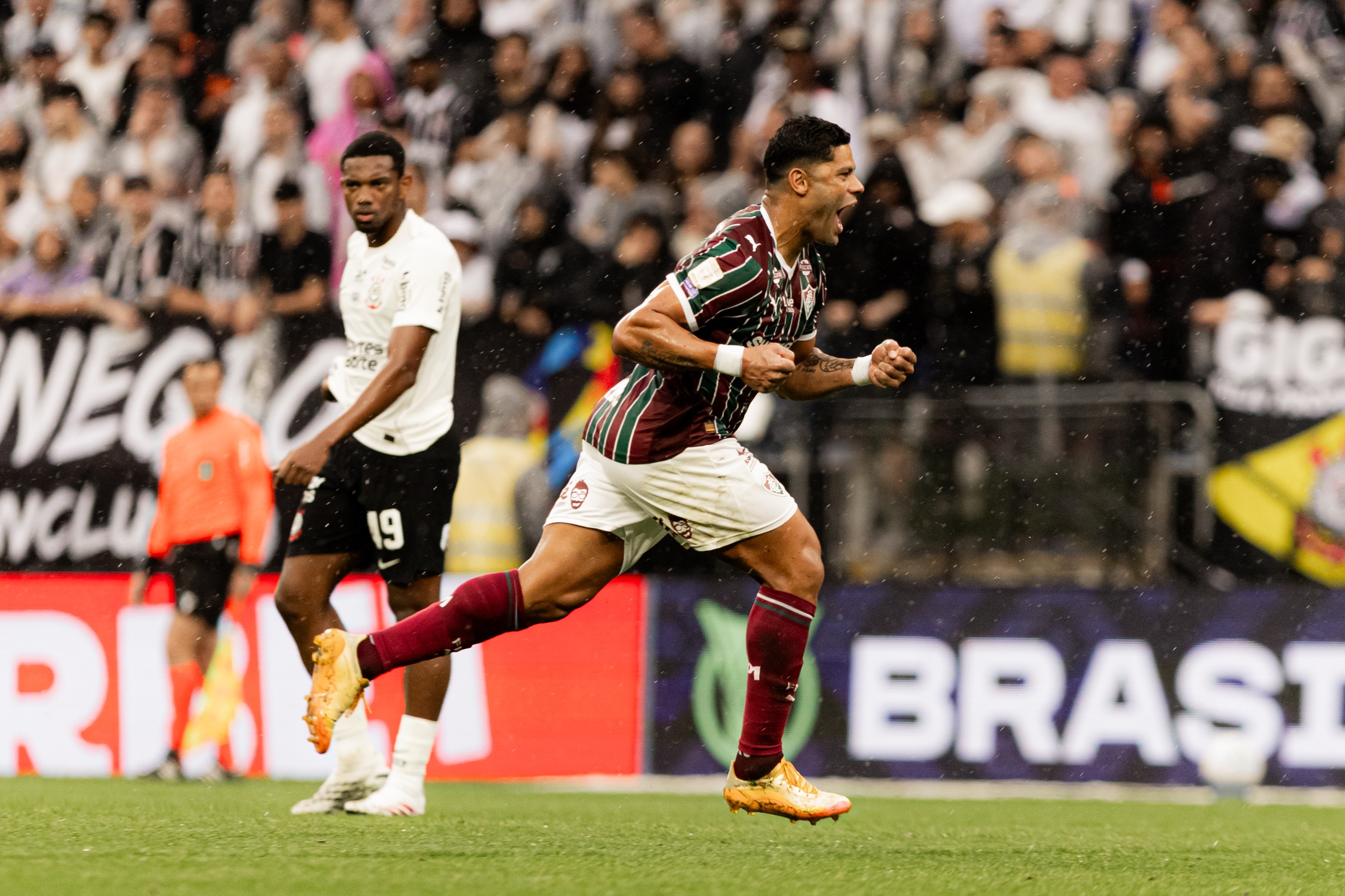 Fluminense joga bem no primeiro tempo, sofre empate, mas Hulk garante vitória sobre o Corinthians no Brasileirão
