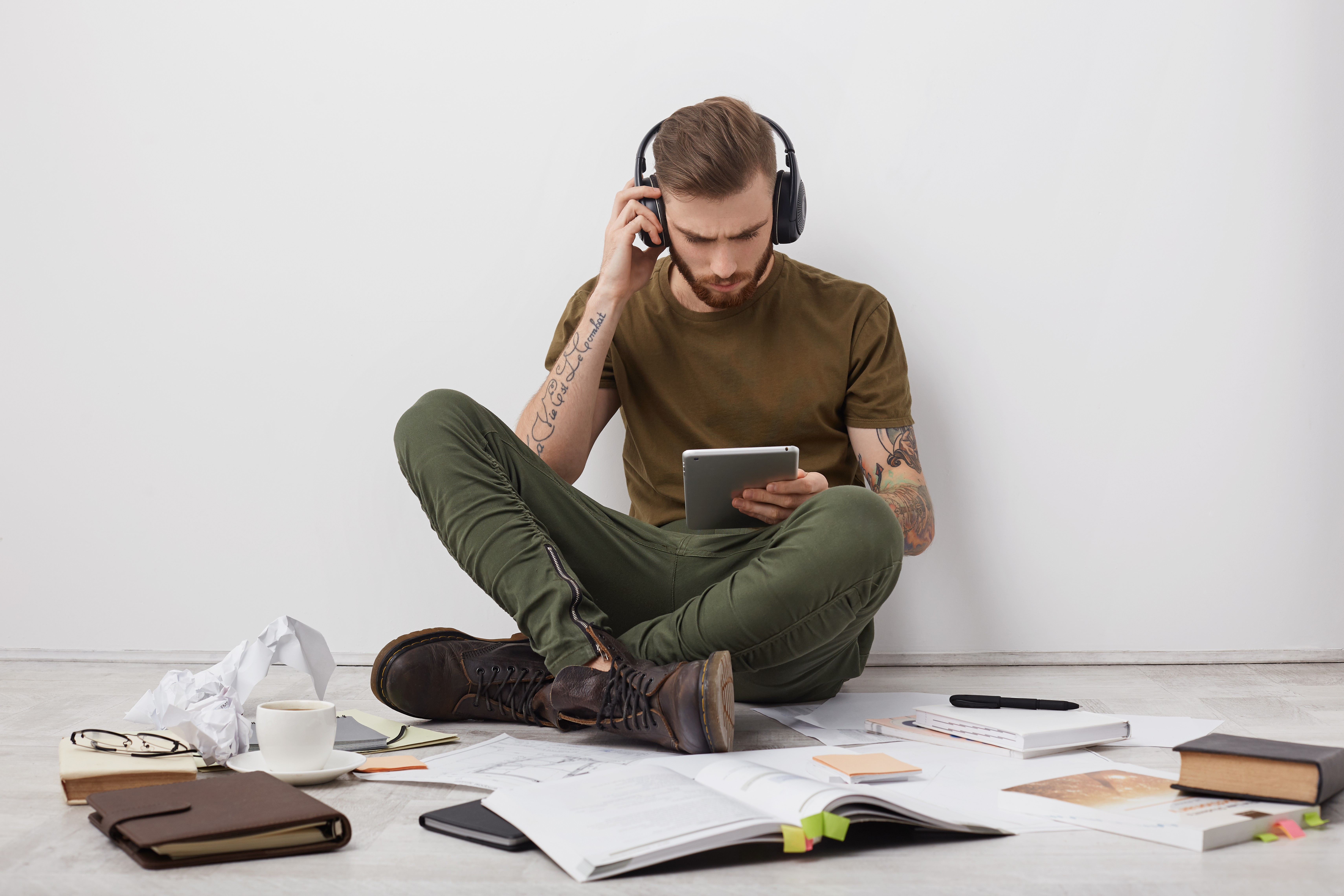 O que a ciência diz sobre estudar e ouvir música ao mesmo tempo