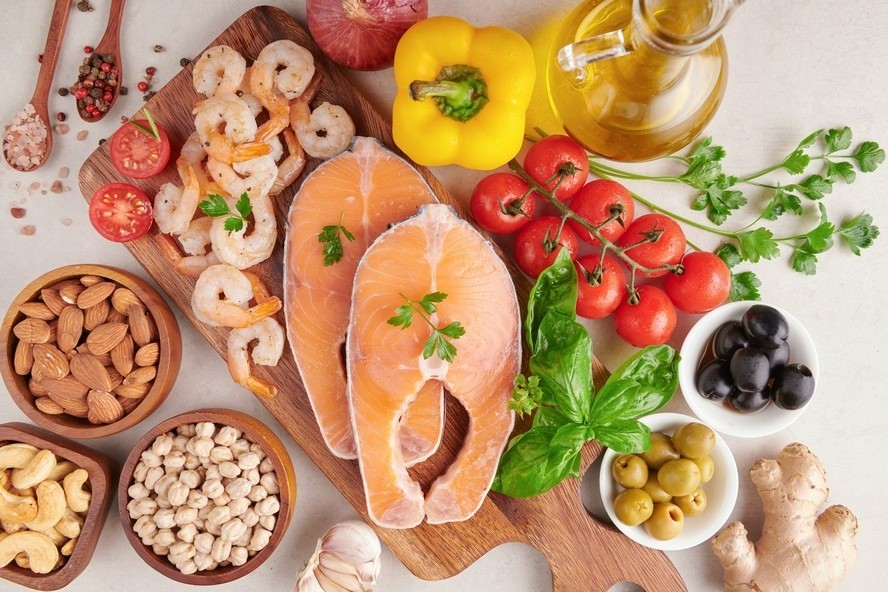 Ter uma boa alimentação pode ajudar a fortalecer o sistema imunológico, diz novo estudo da Nature; entenda
