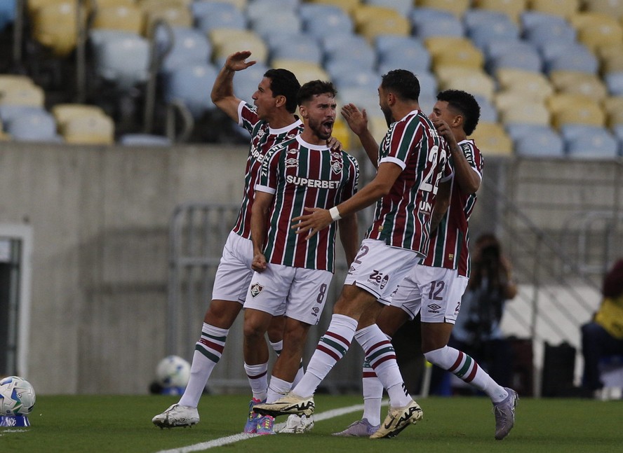 Jogadores do Fluminense festejam o gol de Martinelli, o primeiro do Fluminense contra o Once Caldas
