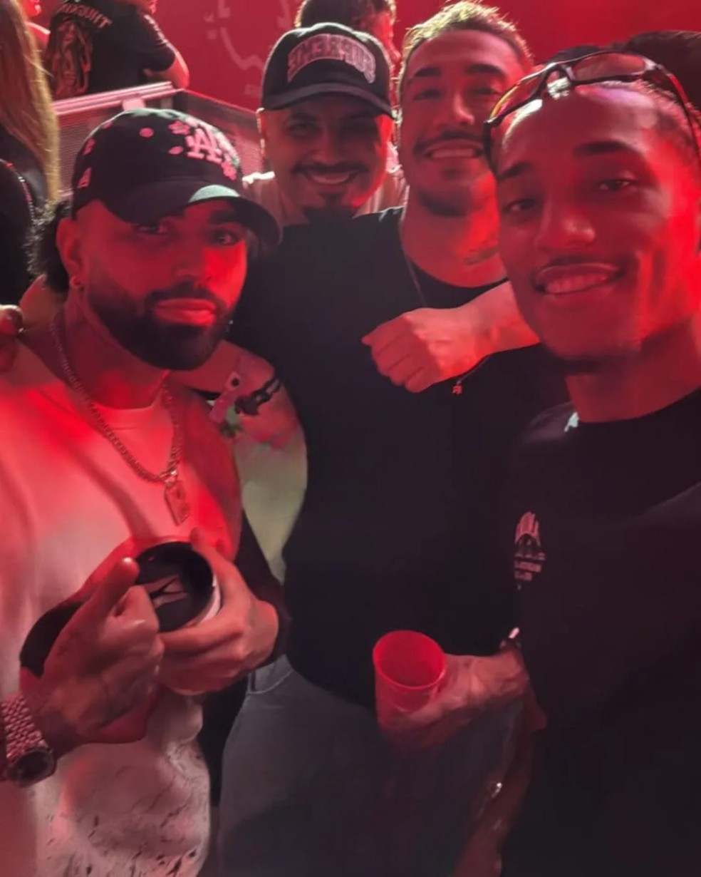 Gabigol com Romarinho e amigos no show do Matuê — Foto: reprodução/ instagram