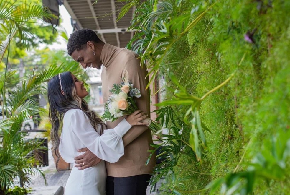 Goleiro do Flamengo, Hugo Souza se casa com estudante de Medicina  — Foto:  Reprodução/Instagram