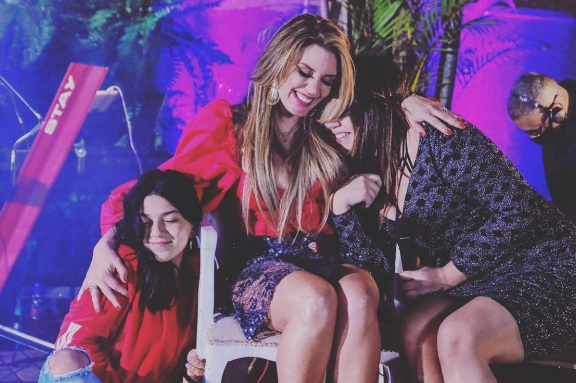 Em remissão de câncer, Simony comemora sucesso do tratamento, e ...
