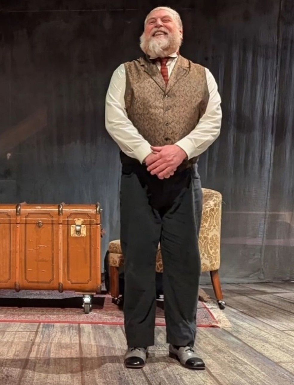 Julien na performance de A Christmas Carol — Foto: Reprodução