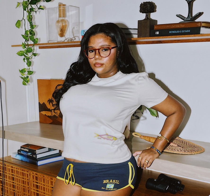 Maria Matta, filha de Gloria Maria, faz trabalho como modelo
