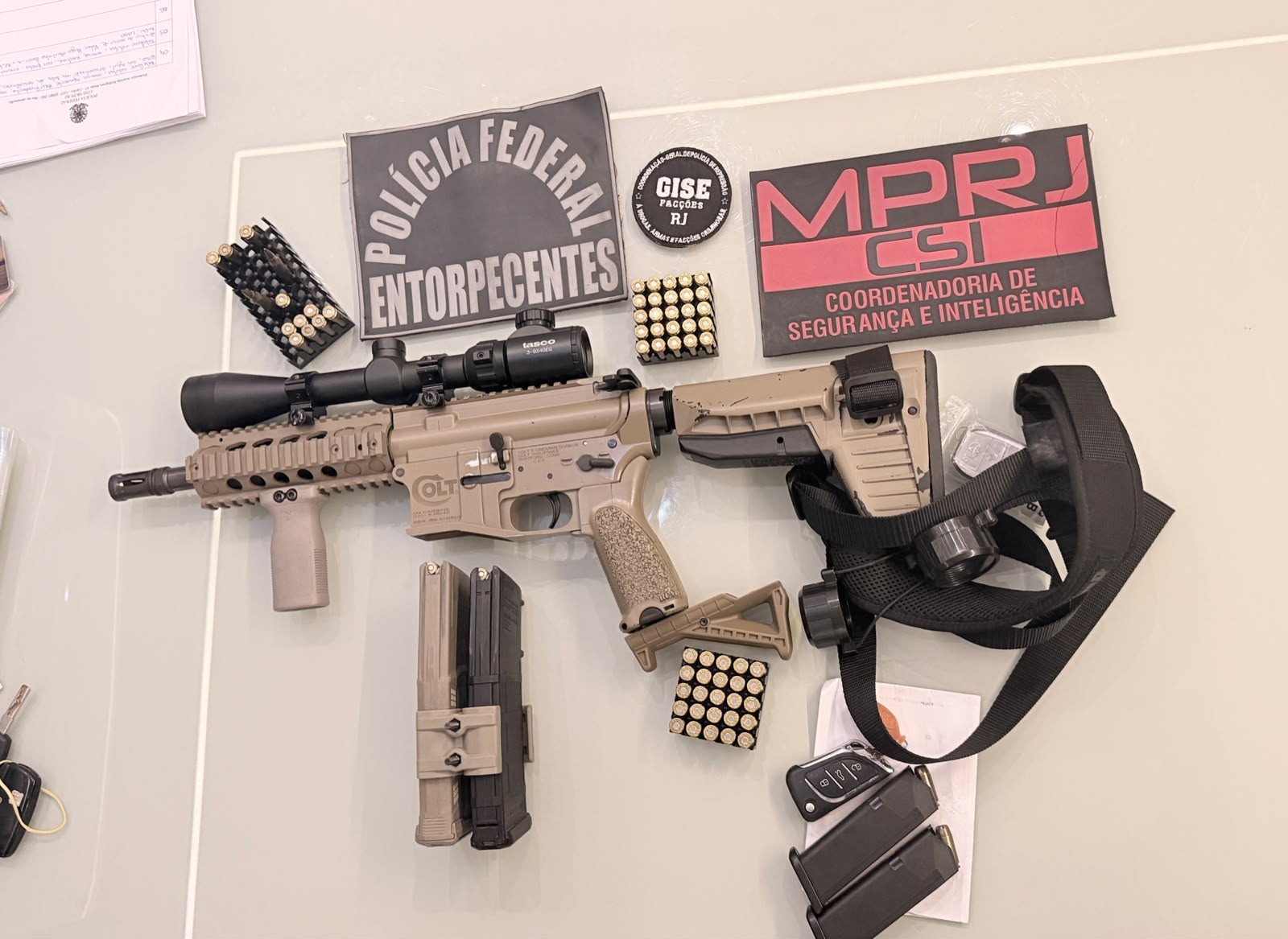 Policiais acusados de vender armas e vazar informações para Peixão estão na mira de operação da PF e do MPRJ