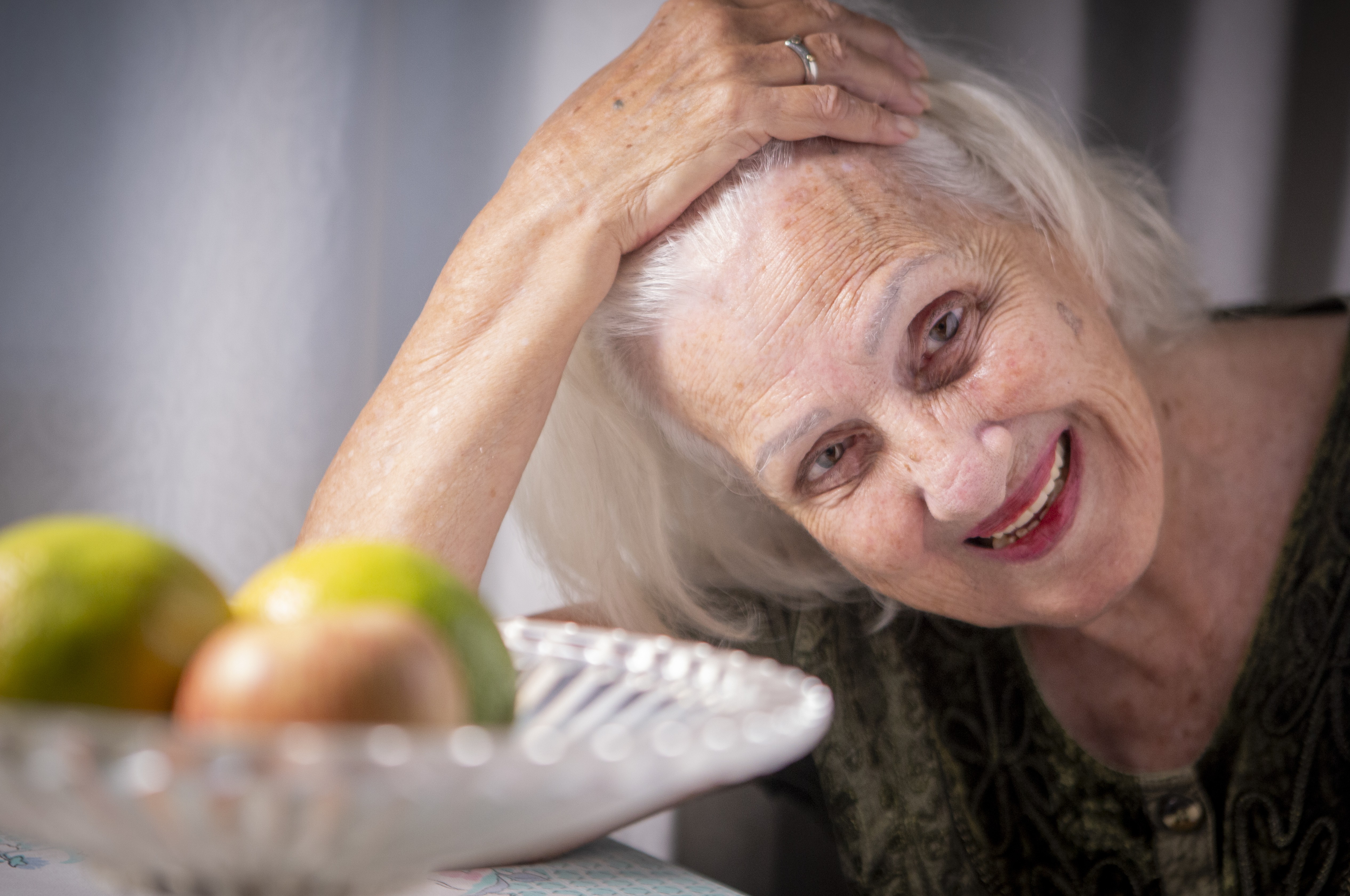 Atriz de 88 anos revela segredos de uma vida livre e cheia de aprendizados