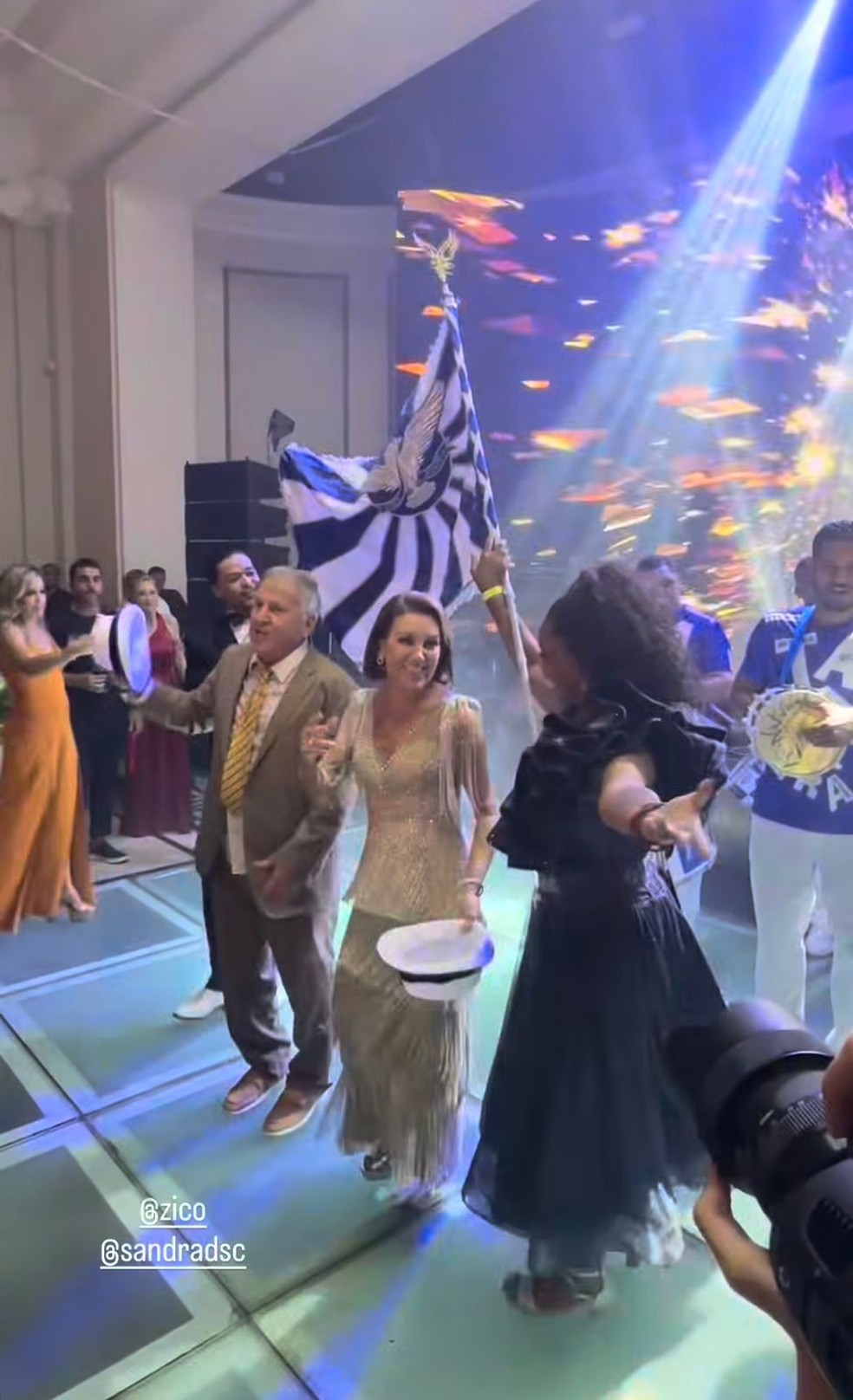 Zico celebra 50 anos de casado com festão no Copacabana Palace — Foto: Instagram