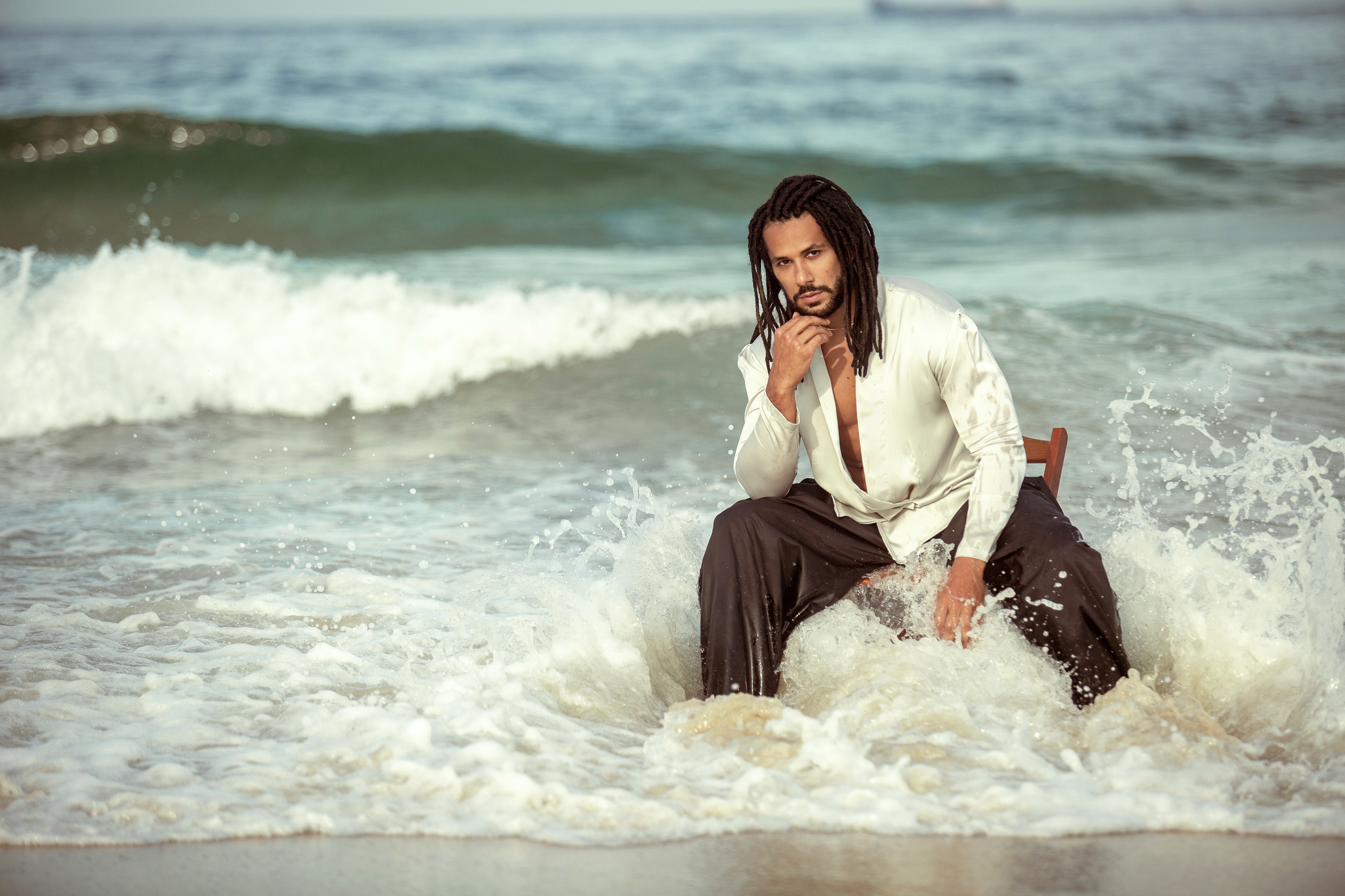 Amaury Lorenzo celebra personagem educador em ‘Por você’ e se orgulha do novo visual: ‘Eu me sinto um rei’