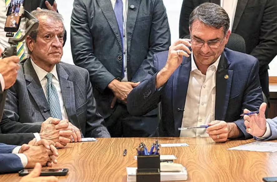 Valdemar admite articulação por golpe no fim do governo Bolsonaro e se irrita com pergunta sobre Flávio 'tentar de novo'