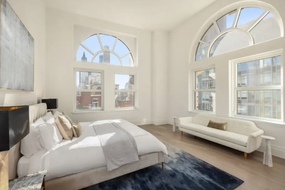 Detalhe de suíte da mansão inusitada em torre com relógio em Nova York — Foto: Reprodução