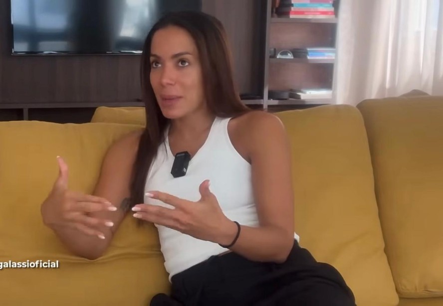 Anitta relata fase 'zen' após sessões de kundalini