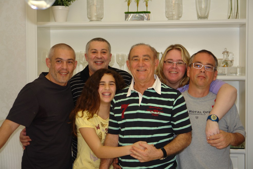 Filha LGBT e discreta de Renato Aragão é motorista de Uber e fez vaquinha para comprar remédio; conheça