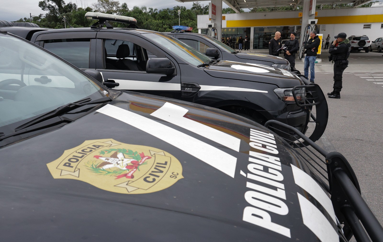 Homem armado ameaça e atira contra árbitros de futebol de partida infantil e é preso por tentativa de homicídio em SC - QTU Questões do Universo