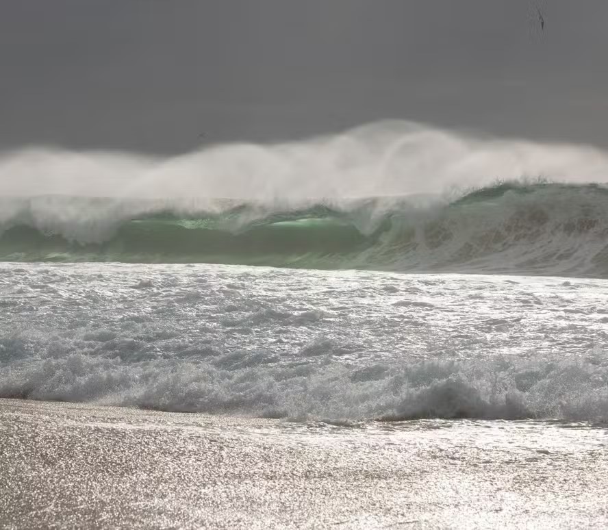 Marinha do Brasil alerta para ressaca no Rio; ondas podem chegar a três metros