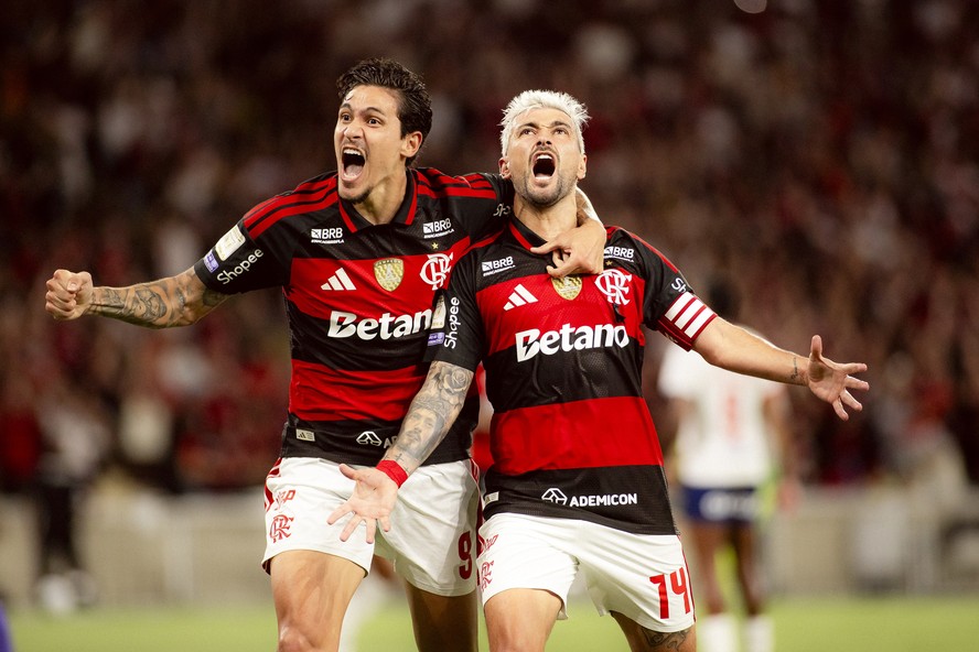 Com homenagem a Oscar Schmidt, Flamengo vence Bahia e se mant&eacute;m na cola do  Palmeiras
