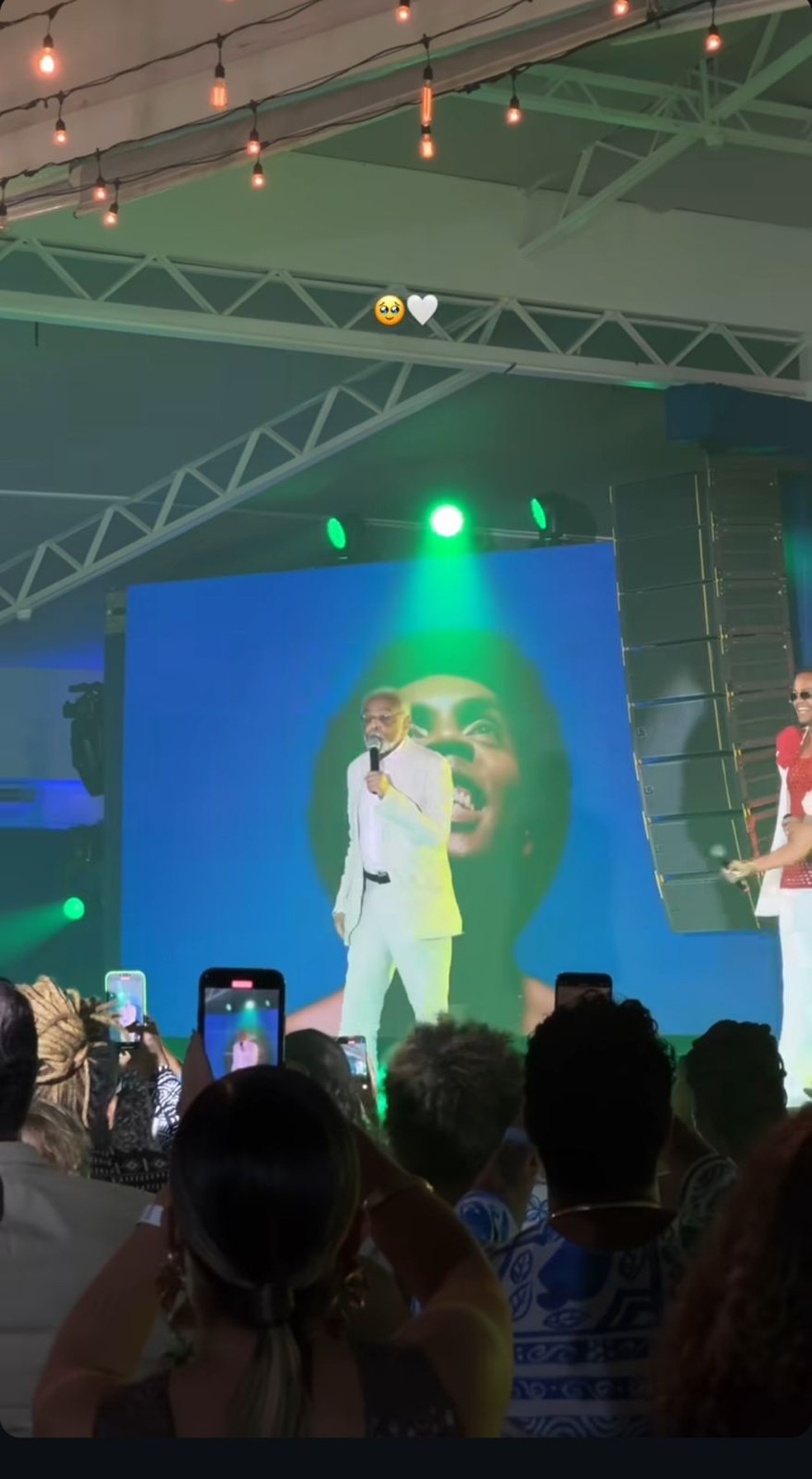 Gilberto Gil canta do na "Noite da aclamação" — Foto: Reprodução/Instagram