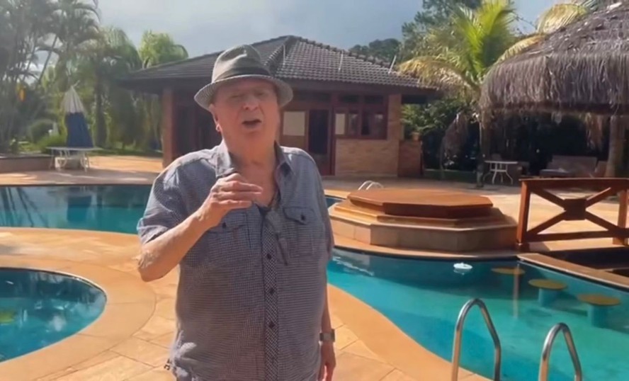 Raul Gil, aos 88 anos, anuncia volta à ativa com programa online e exibe mansão luxuosa em SP
