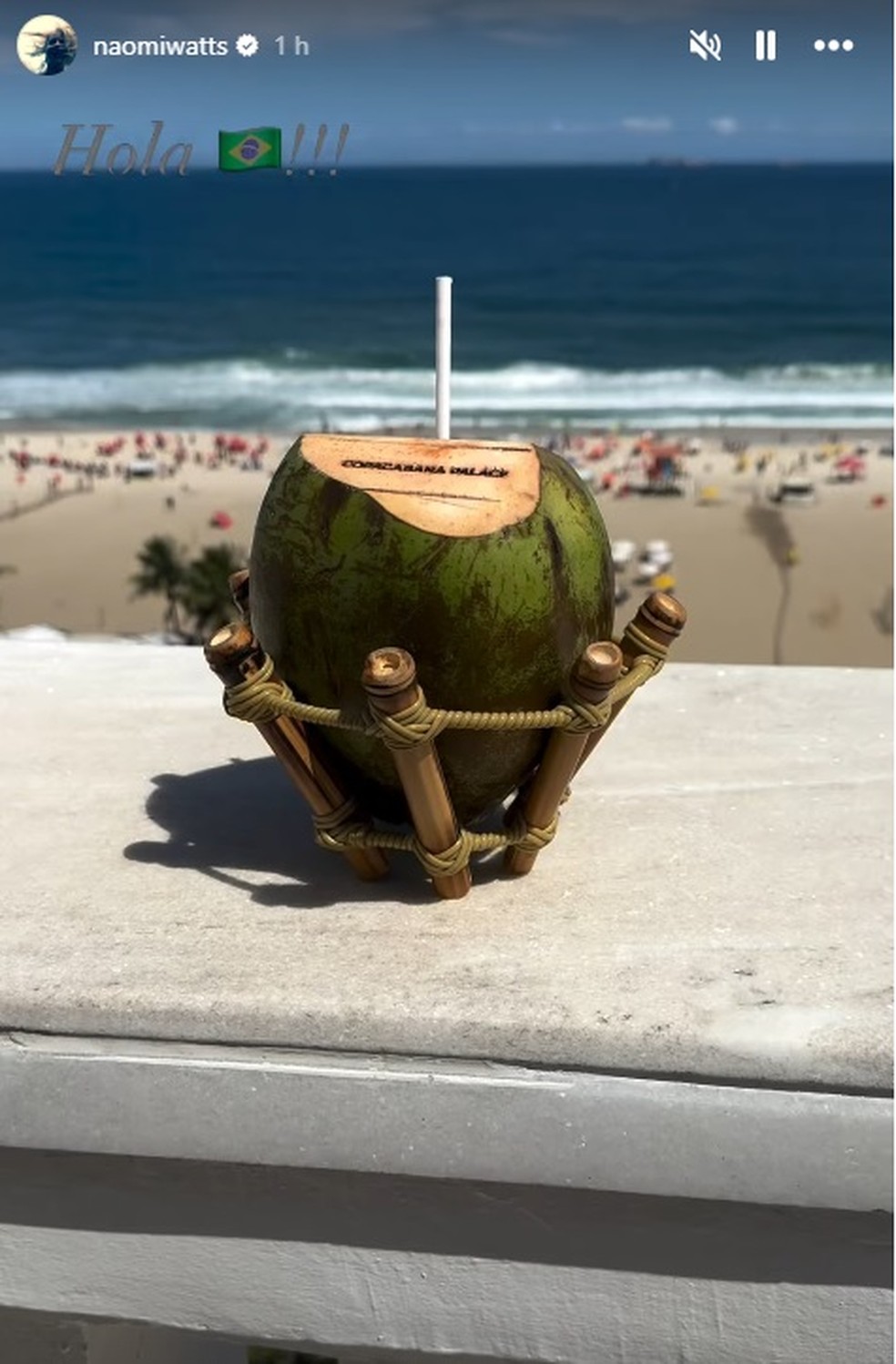 Atriz Naomi Watts mostra momento em frente a praia no Brasil — Foto: Reprodução/Instagram