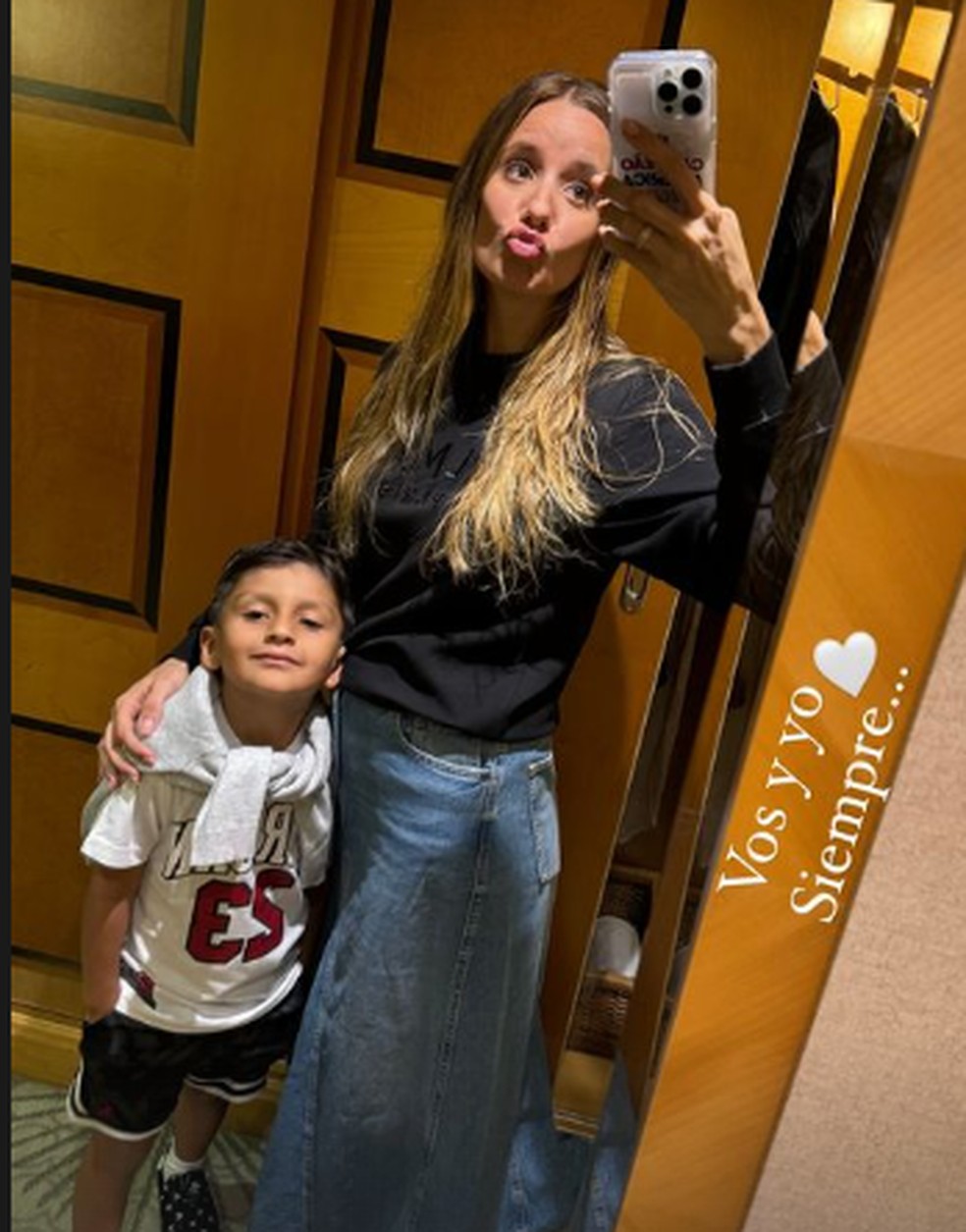 Rocio Otero, mulher de Cano, e Lorenzo, est&atilde;o na Ar&aacute;bia Saudita &mdash; Foto: Reprodu&ccedil;&atilde;o/Instagram