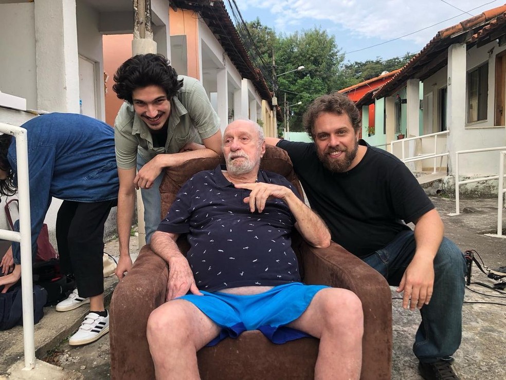 Paulo César Pereio recebe a visita dos filhos no Retiro dos Artistas — Foto: Instagram