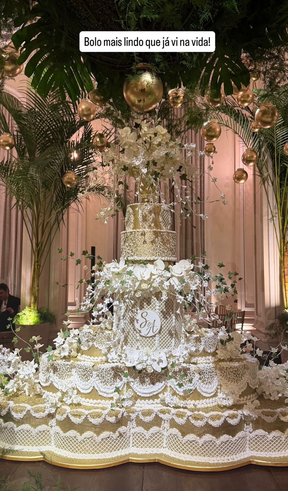 Zico celebra 50 anos de casado com festão no Copacabana Palace — Foto: Instagram