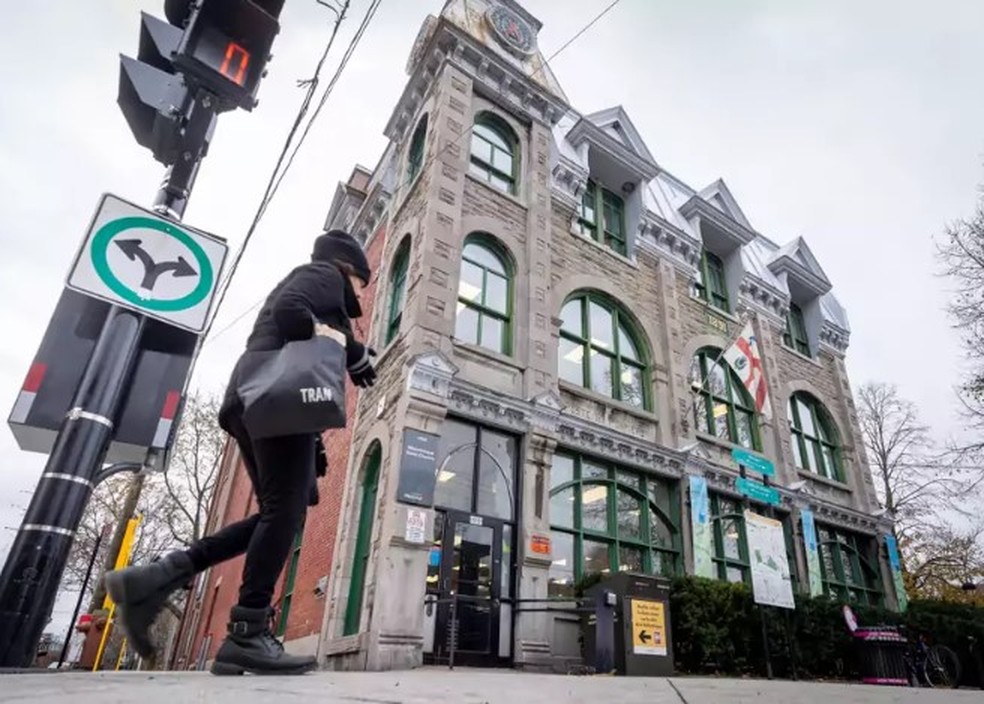 Biblioteca em Montreal, Canadá — Foto: Reprodução