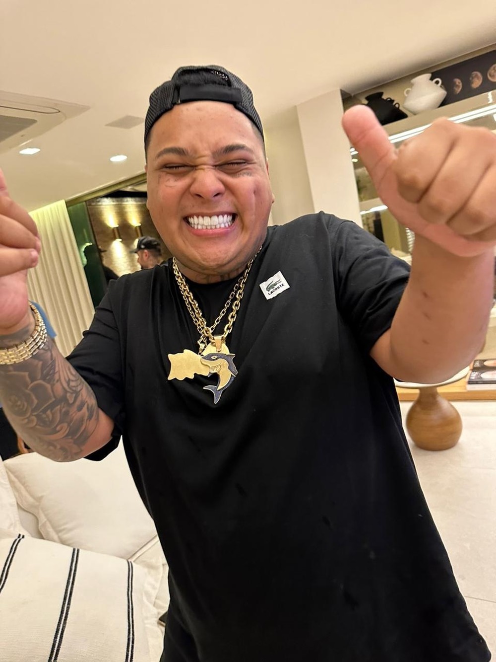 MC Ryan relata sumiço de joias: 'Não estou achando umas correntes minhas'