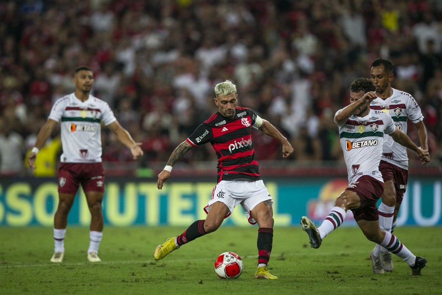 Flamengo vence o Fluminense no primeiro jogo da semifinal do Cariocão
