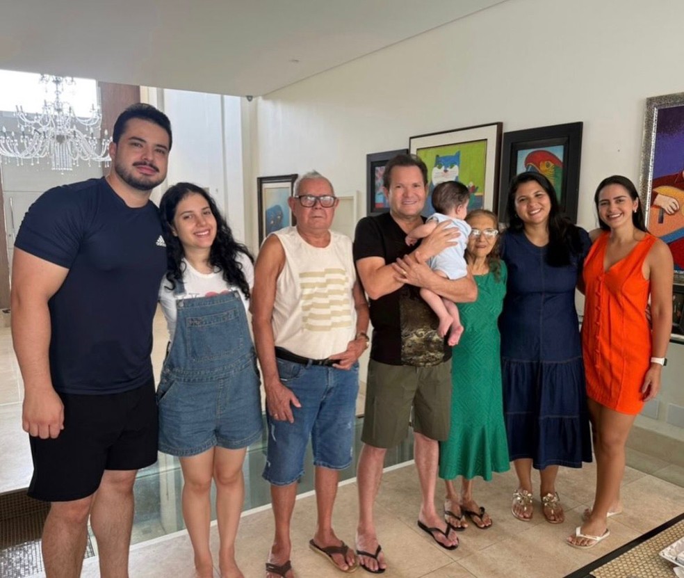 Ximbinha celebra 52 anos em família — Foto: Reprodução/Instagram