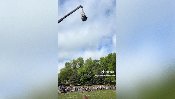 Criança quase é atingida por cinco mil ovos da Páscoa em evento de igreja