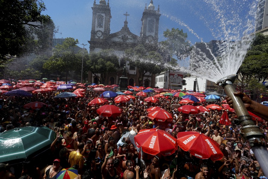Carnaval 2025: Rio terá 'pulseira virtual' para localizar crianças e ...