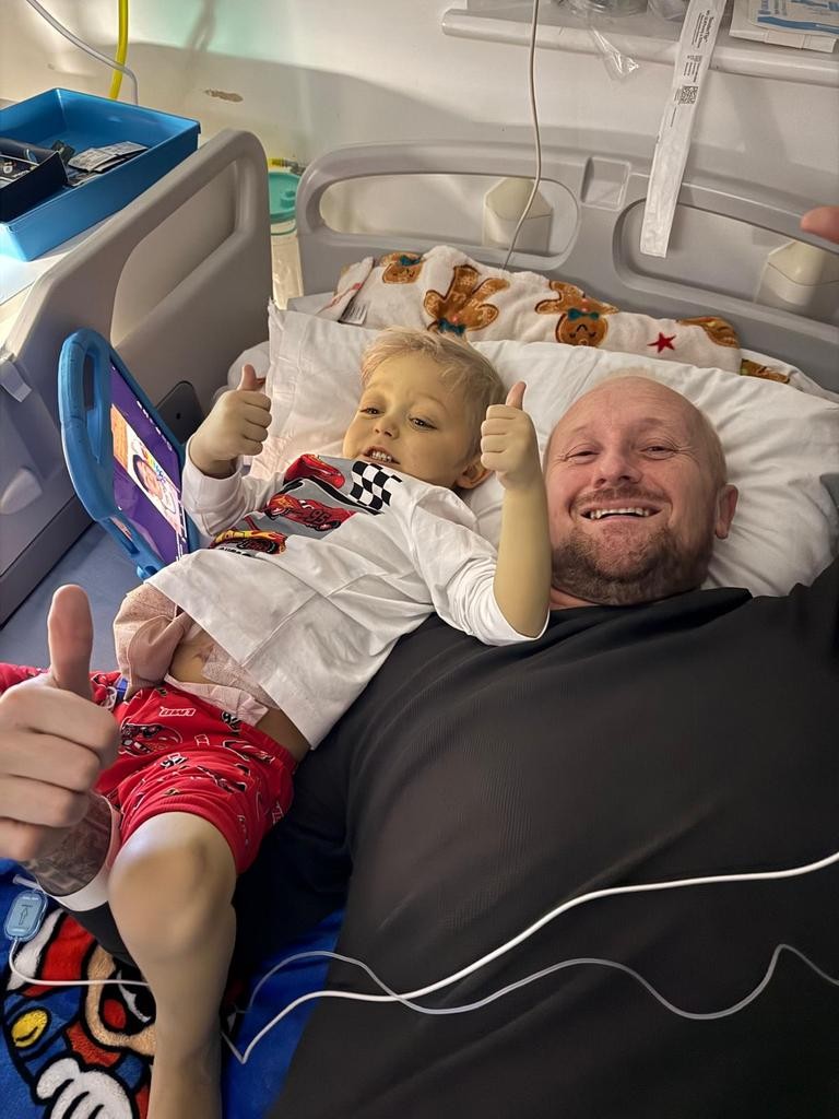 Em caso de transplante ‘extremamente raro’, pai doa parte do fígado e do intestino para salvar o filho - QTU Questões do Universo