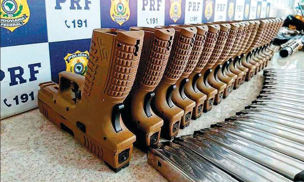 PF Revela Infiltração do CV na Política: Apreensão de Pistolas Desvenda Esquema Chocante