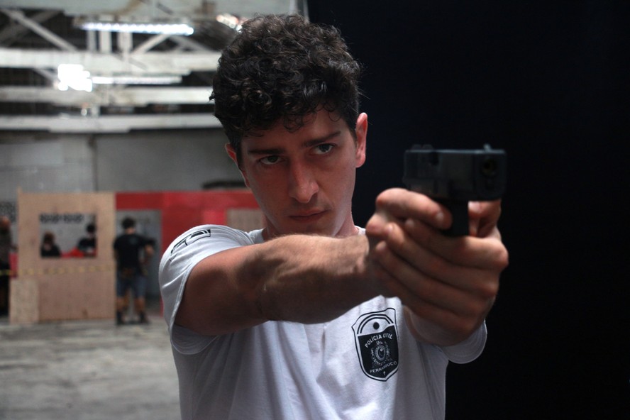 Johnny Massaro protagoniza ‘Delegado’, nova série policial do Canal Brasil