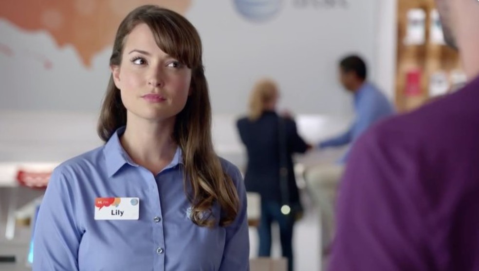 Milana Vayntrub nos tempos de Lily, garota-propaganda de telefonia — Foto: Reprodução