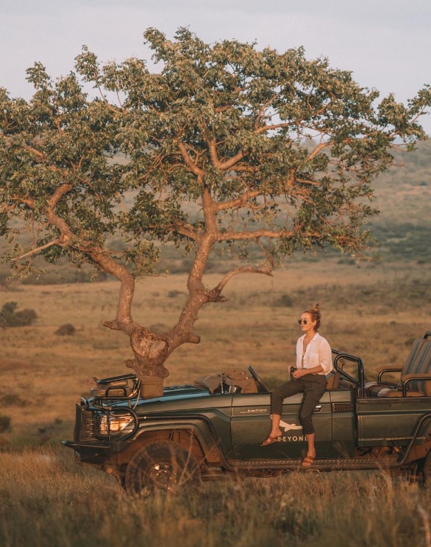 Australiana faz de hotéis de luxo ao redor do mundo o seu lar há 10 anos: em safari na África do Sul — Foto: Reprodução
