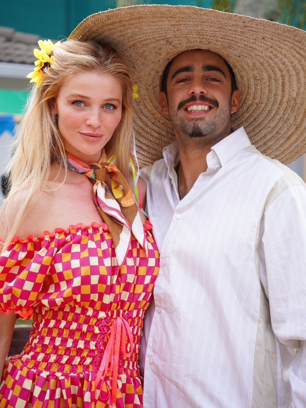 Cintia Dicker com o marido, o surfista Pedro Scooby — Foto: reprodução/ instagram