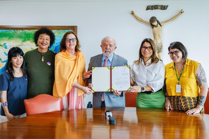 Lula sanciona lei que garante auxílio aluguel às mulheres em situação de violência