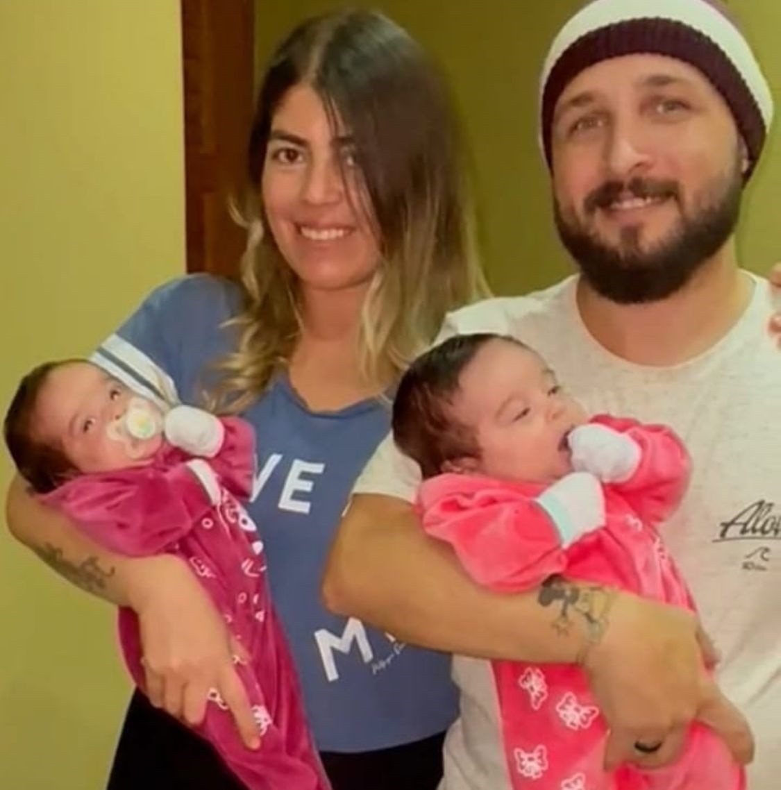 Bruna Surfistinha com a s filhas, Maria e Elis &mdash; Foto: Reprodu&ccedil;&atilde;o/Instagram