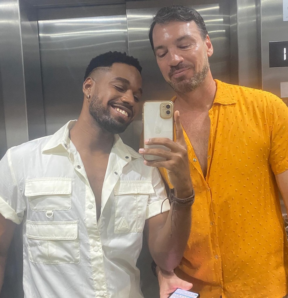 O bailarino Jordan Dafner namora o ex-goleiro Emerson Ferretti, presidente do Bahia — Foto: reprodução/ instagram