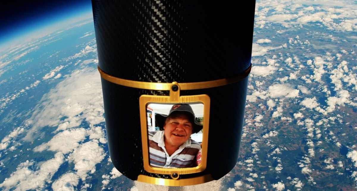 L'azienda lancia nello spazio la cenere morta, che ritorna sulla Terra sotto forma di gocce di pioggia o fiocchi di neve