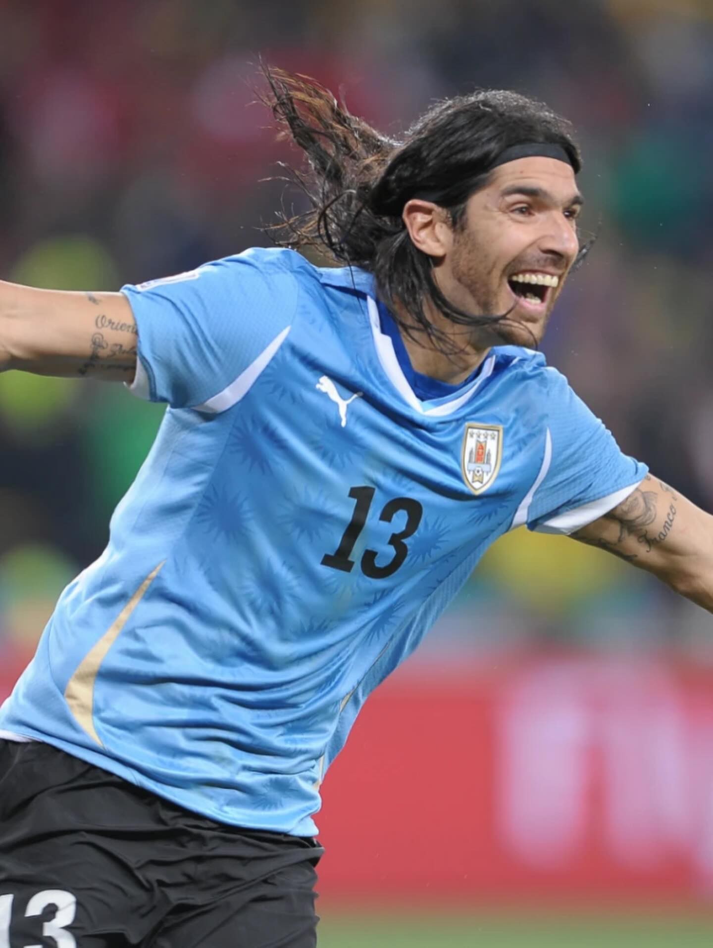 Loco Abreu é cotado para assumir a seleção uruguaia após a eliminação da equipe na fase de grupos da Copa
