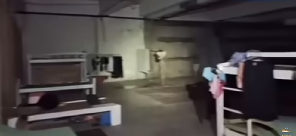 Quarto escuro onde Apollo Quiboloy manteria fi&eacute;is 'menos privilegiados' &mdash; Foto: Reprodu&ccedil;&atilde;o