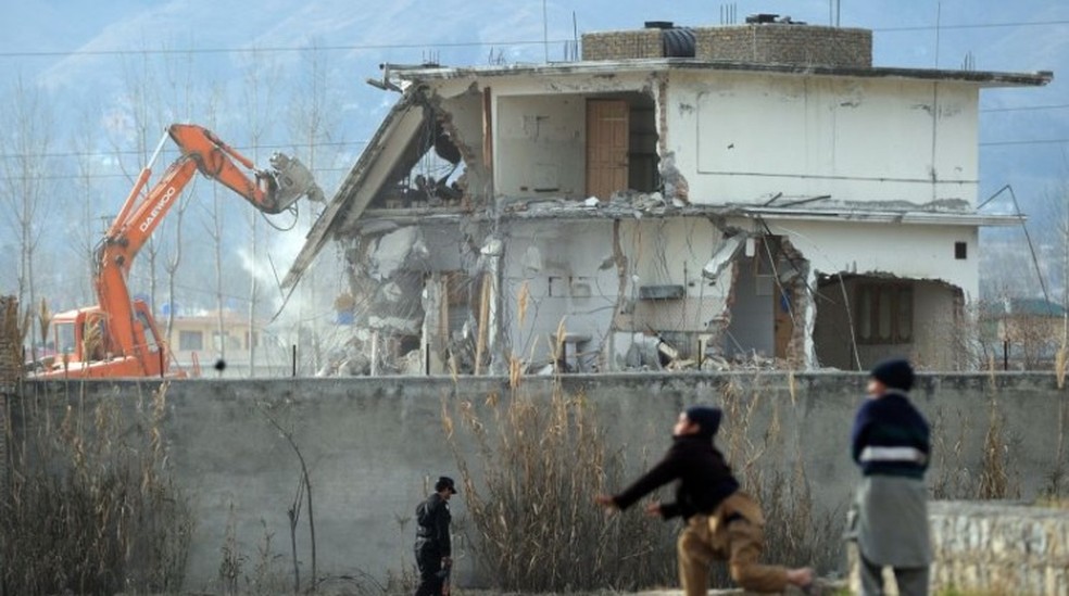 A casa onde Bin Laden se escondia no Paquistão foi demolida — Foto: AFP