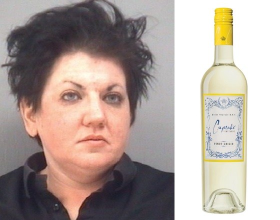 Acusada de furto, mulher tinha garrafa de vinho escondida na vagina