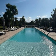 A piscina da mansão alugada por Neymar em Ibiza — Foto: reprodução/ instagram
