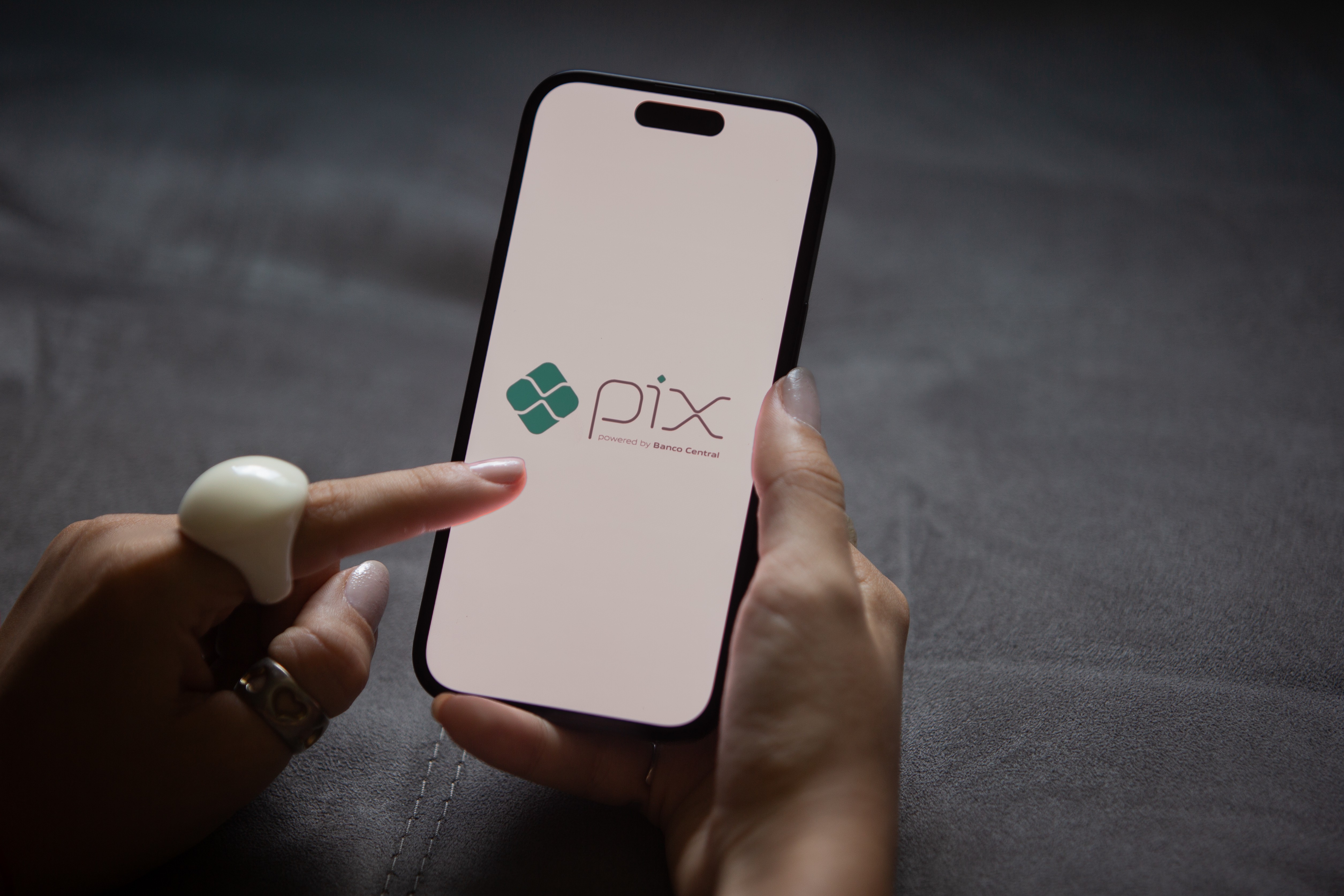 BC atualiza regras do Pix e permite anexar provas em caso de fraude; conheça as novidades - QTU Questões do Universo