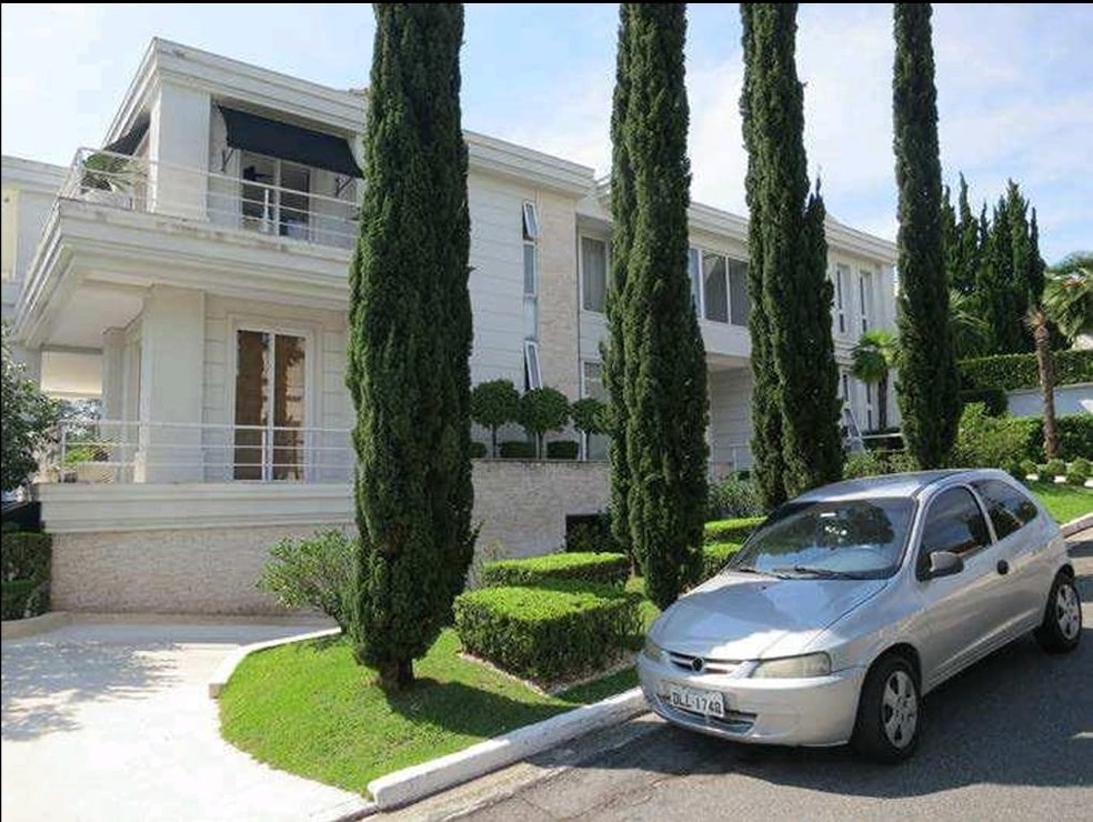Cafu e sua mansão de R$ 27 milhões — Foto: extra/ reprodução
